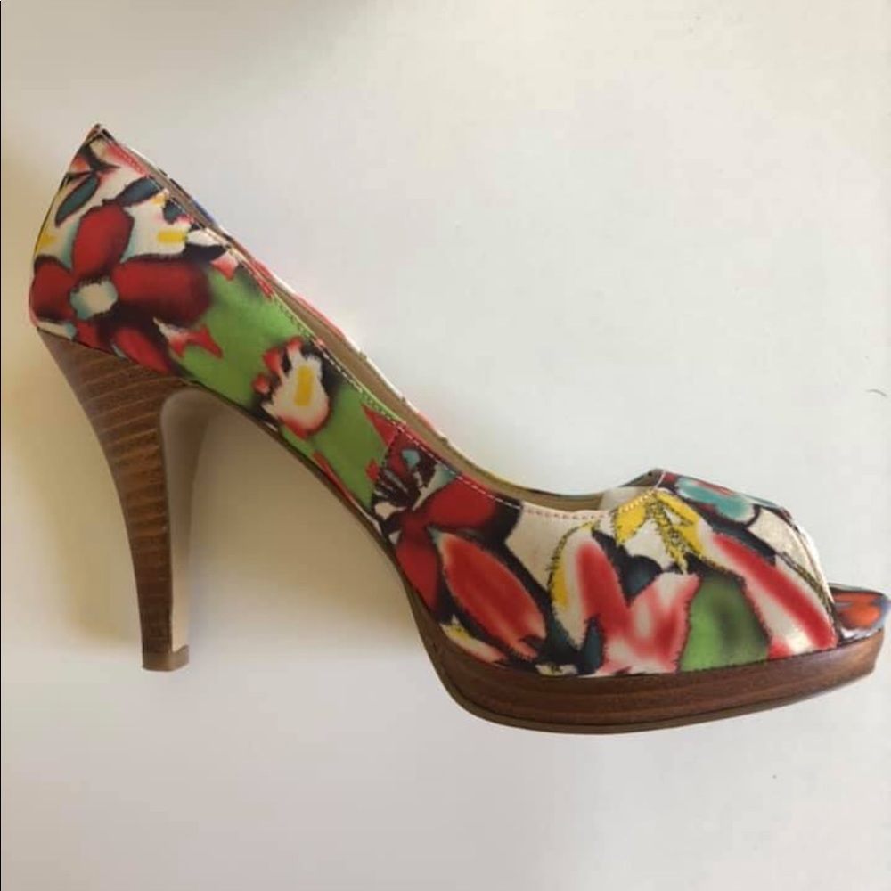 Nine West Peep Toe heels